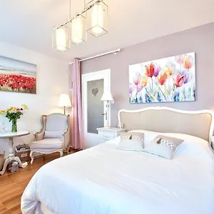 Bed & Breakfast Naturalbnb - Superbes D'hôtes, Au Calme, Parking Sécurisé&gratuit, Copieux Petit Déj' En Option, Villeurbanne